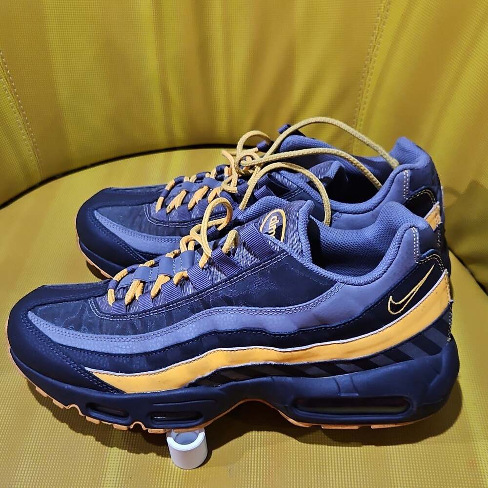 Nike Air Max 95 I-95 - BV6064-001 Size 11 Great Condition Air Max 95 Black